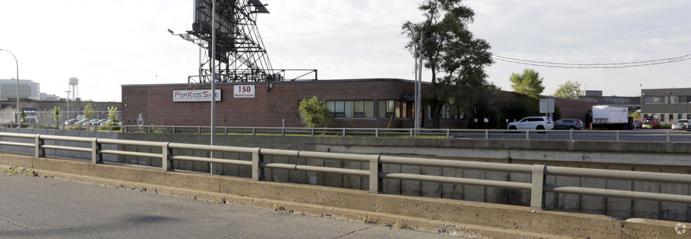 150 Boul Marcel-Laurin, Montréal, QC for lease - Building Photo - Image 1 of 4