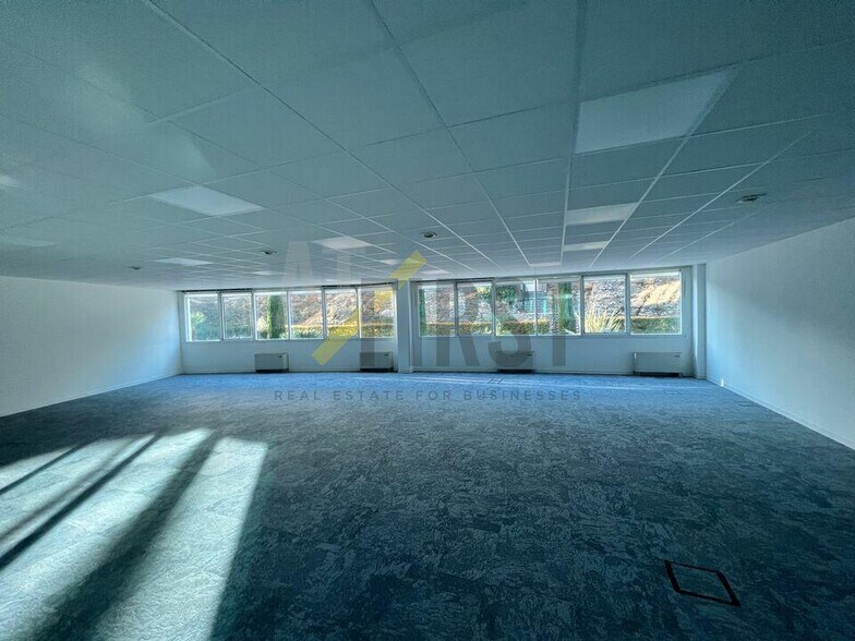 Office in Valbonne for lease - Building Photo - Image 3 of 12