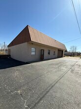 704 Bennett St, Lafayette, TN for lease Building Photo- Image 1 of 10