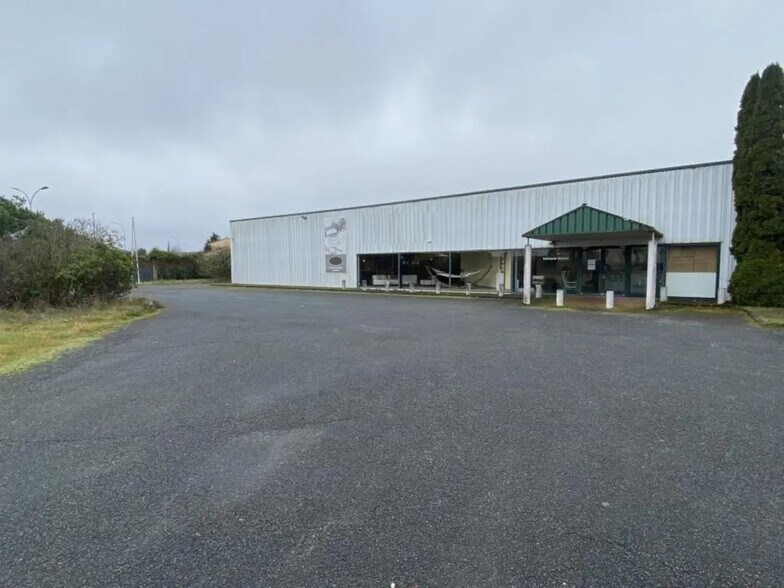 Office in Cadaujac for lease - Building Photo - Image 2 of 15