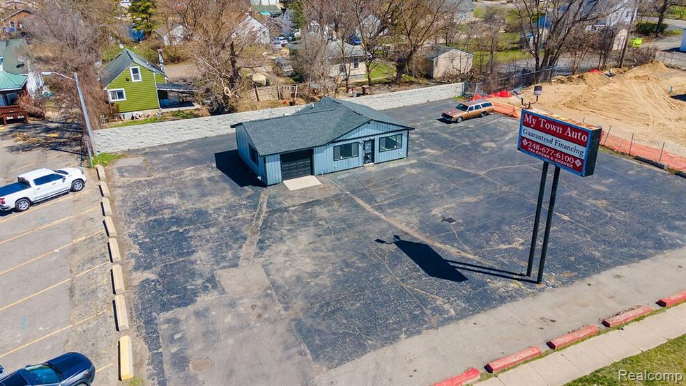 784 Cesar E Chavez Ave, Pontiac, MI for lease - Aerial - Image 2 of 23