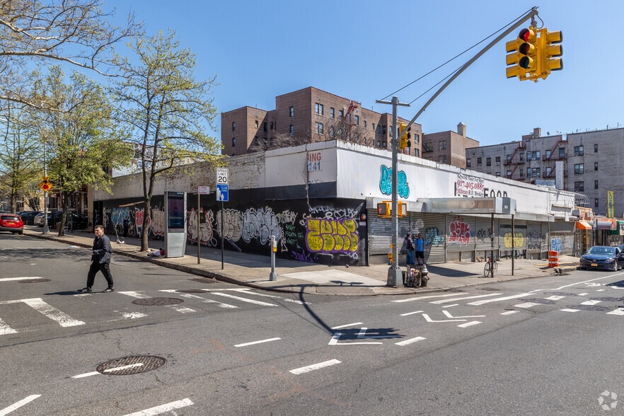8101-8119 Broadway, Flushing, NY for sale - Primary Photo - Image 1 of 1