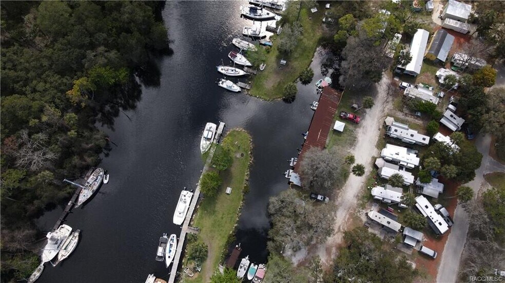 6617 Riverside Dr, Yankeetown, FL 34498