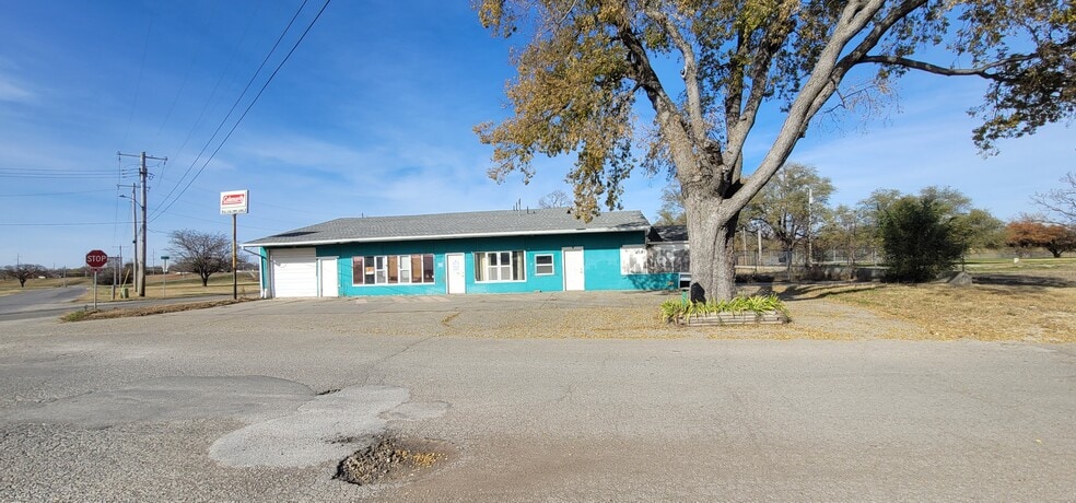 904 E 4th St, Junction City, KS for sale - Building Photo - Image 2 of 7