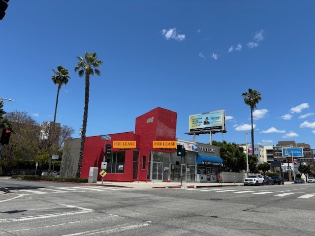 901-903 N Fairfax Ave, West Hollywood, CA for lease - Building Photo - Image 2 of 8