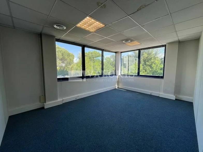 1 Rue Mahatma Gandhi, Aix-en-Provence for lease - Interior Photo - Image 2 of 7