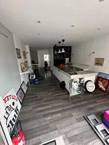 Retail in Grenoble for sale - Interior Photo - Image 1 of 1