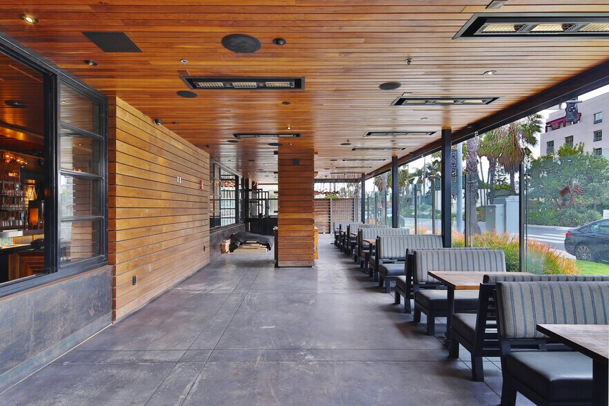 1733 Ocean Ave, Santa Monica, CA for lease - Interior Photo - Image 2 of 9