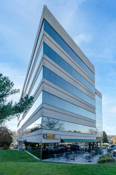 1577 Spring Hill Rd, Vienna, VA for lease - Building Photo - Image 2 of 7