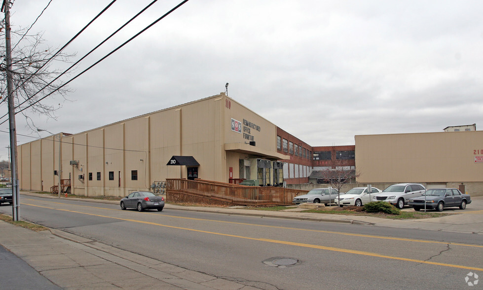 2100 S Washington Ave, Lansing, MI for lease - Building Photo - Image 3 of 5