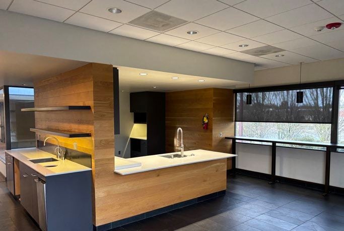 5560 SW 107th Ave, Beaverton, OR for sale - Interior Photo - Image 3 of 6