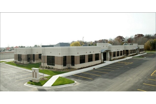 453 Dunham Rd, St Charles, IL for sale Primary Photo- Image 1 of 1