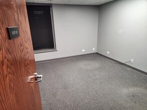 426 S Westgate St, Addison, IL for lease Interior Photo- Image 1 of 1