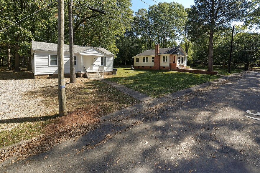 Plaza Assemblage portfolio of 3 properties for sale on LoopNet.com - Building Photo - Image 2 of 7