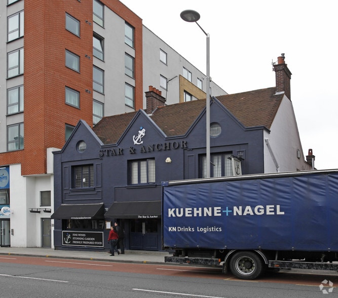 94 Uxbridge Rd, London for lease - Building Photo - Image 2 of 2