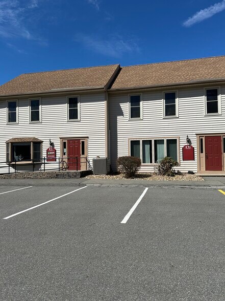 12 Parmenter Rd, Londonderry, NH for sale - Building Photo - Image 1 of 1