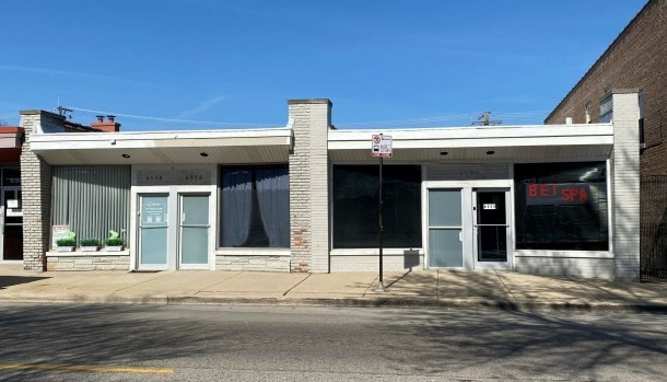 6554-6558 W Higgins Ave portfolio of 2 properties for sale on LoopNet.com - Building Photo - Image 1 of 2