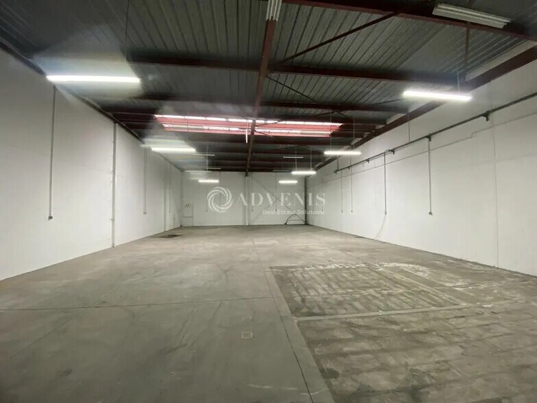 Flex in Buc for lease - Interior Photo - Image 1 of 6