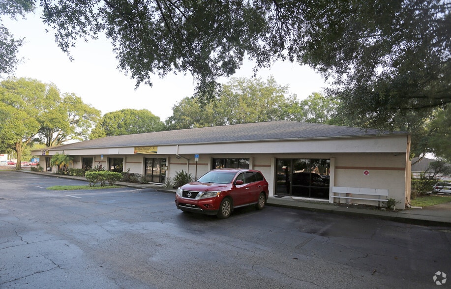 106 Whitaker Rd, Lutz, FL 33549