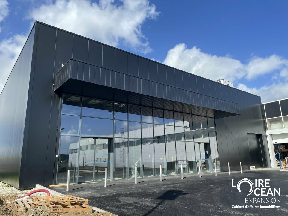 Retail in Cholet for lease Building Photo- Image 1 of 4