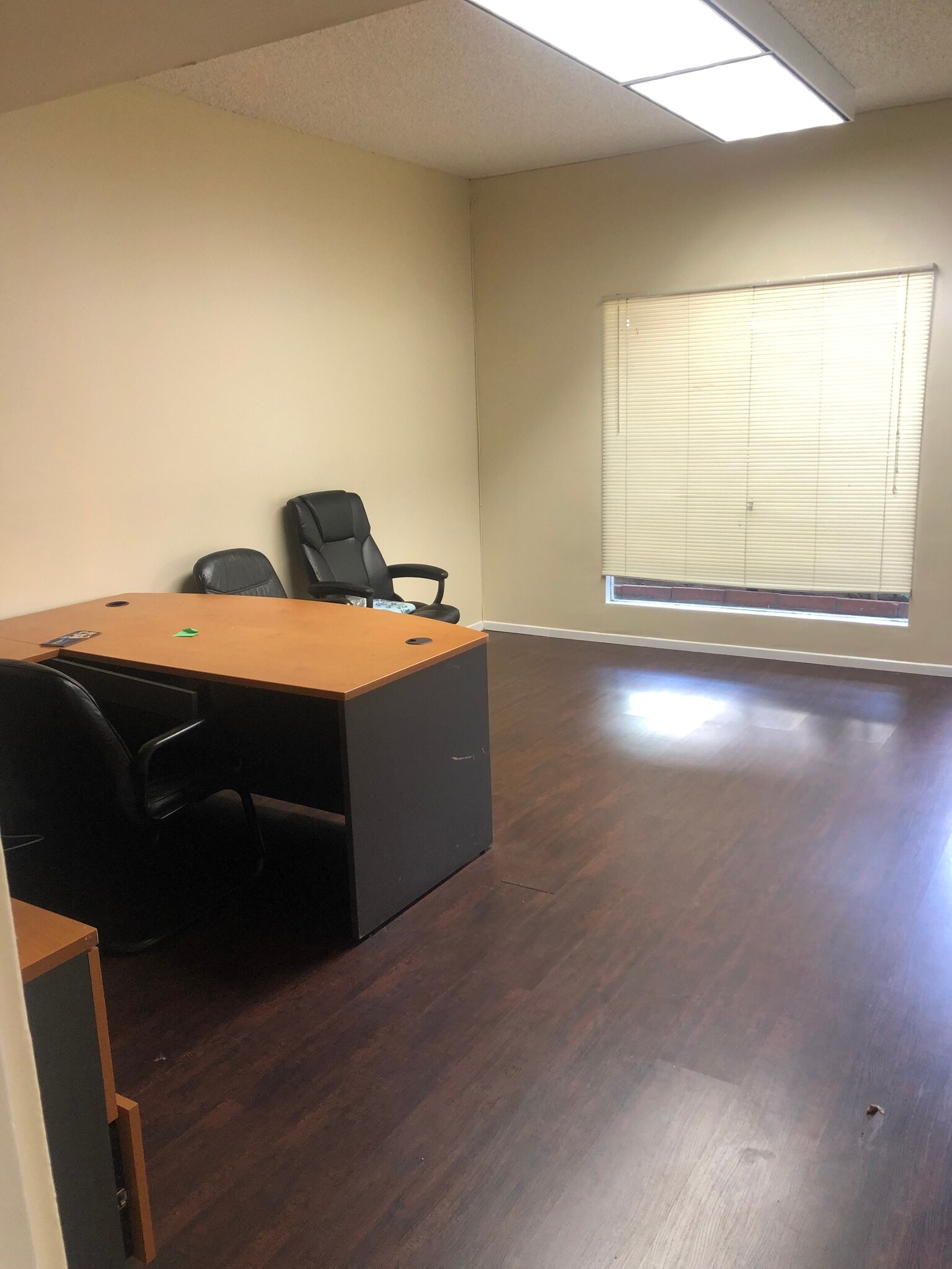 5301 Laurel Canyon Blvd, North Hollywood, CA for lease Interior Photo- Image 1 of 5