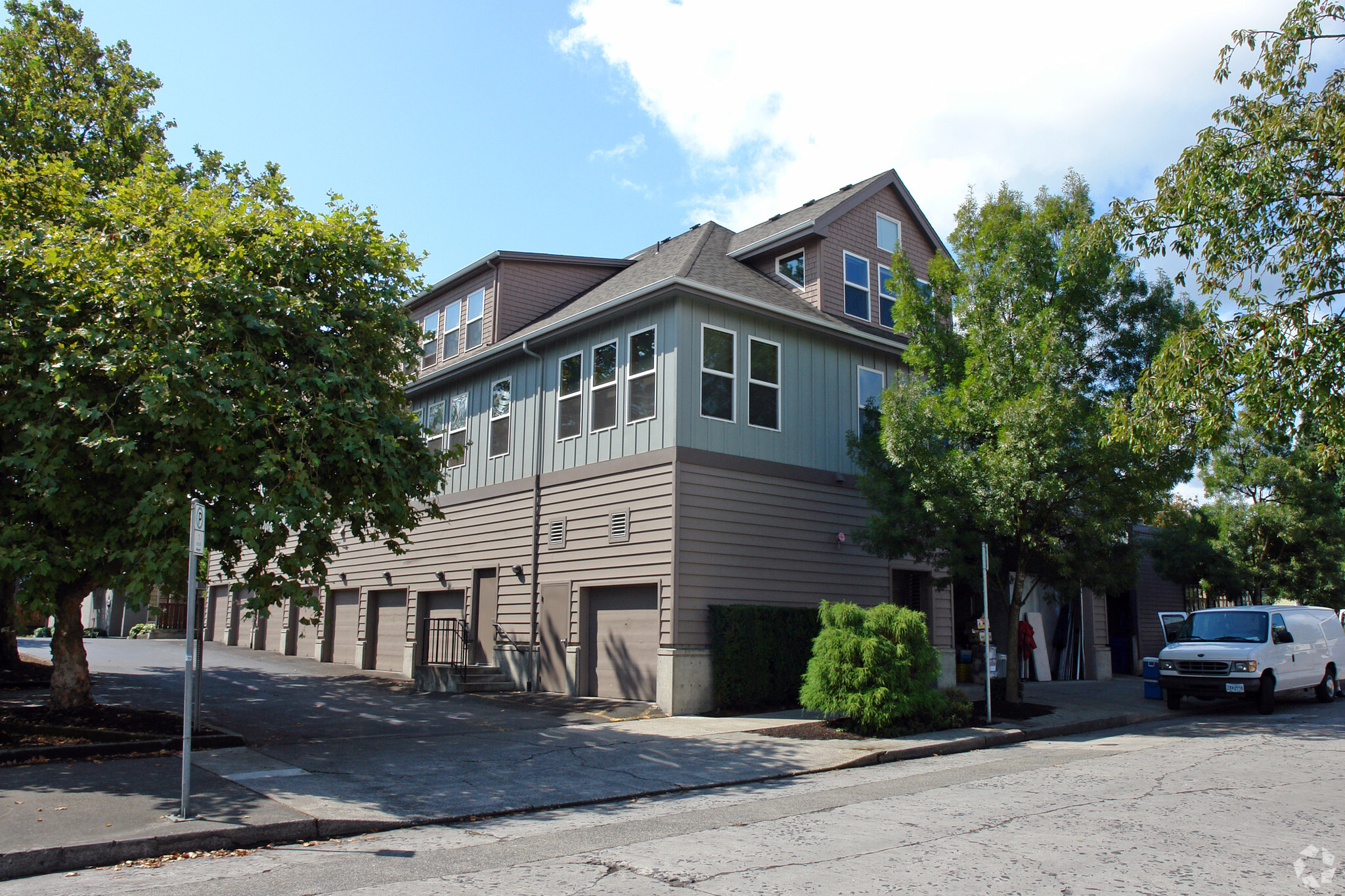 3220 SE Milwaukie Ave, Portland, OR for lease Primary Photo- Image 1 of 3