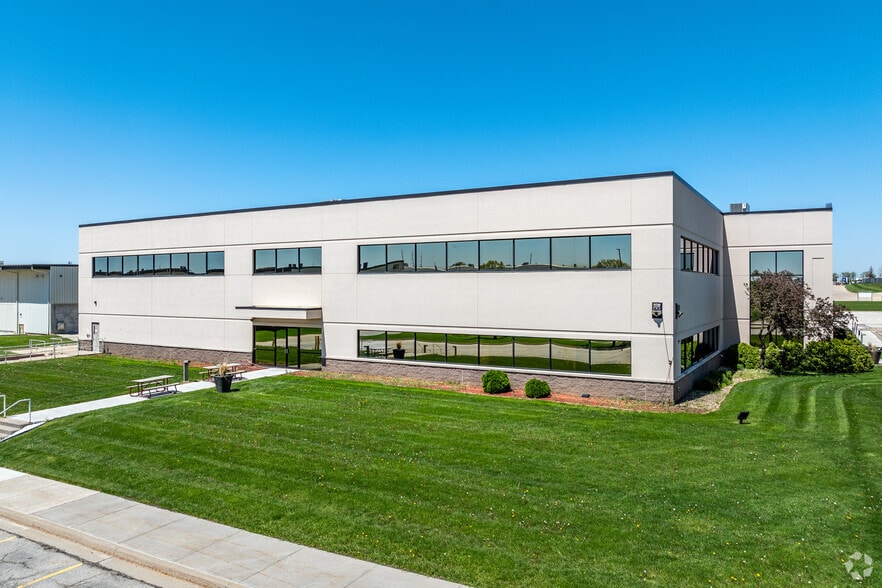 2110 Fiserv Drive Southwest, Cedar Rapids, IA for lease - Building Photo - Image 3 of 5