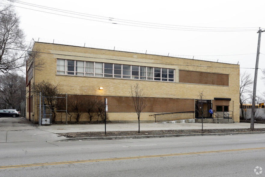 4105 W Chicago Ave, Chicago, IL for lease - Primary Photo - Image 1 of 2