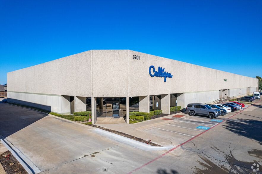 3201 Premier Dr, Irving, TX for lease - Building Photo - Image 1 of 10