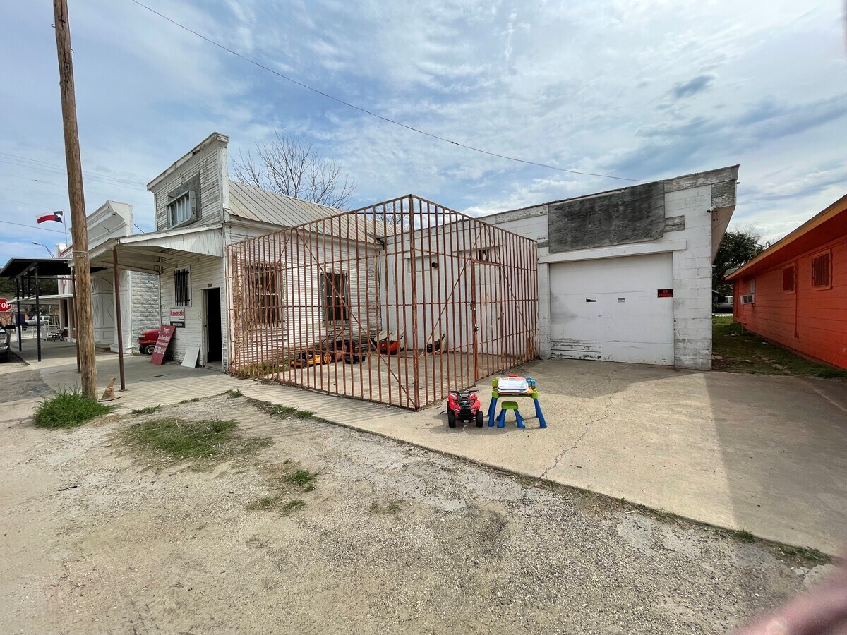 16012 Front Street, La Coste, TX 78039 Office for Sale