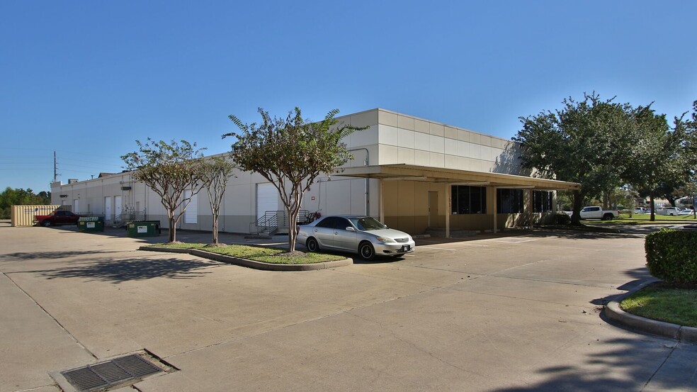 10780-10798 Kempwood Dr, Houston, TX for lease - Building Photo - Image 3 of 5