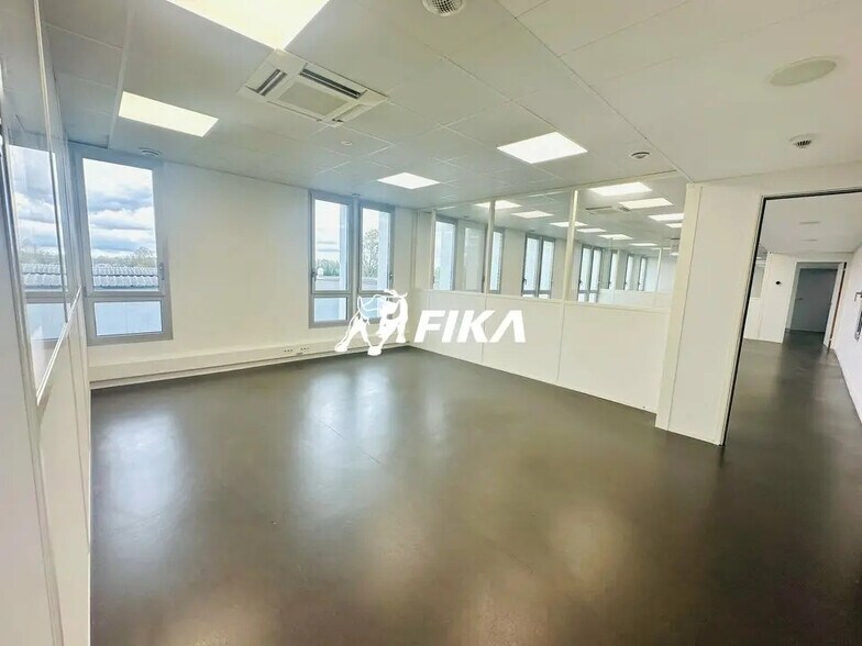 Office in Mérignac for lease - Interior Photo - Image 2 of 5