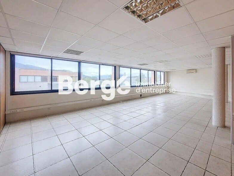 Office in Mandelieu-la-Napoule for sale - Interior Photo - Image 1 of 5