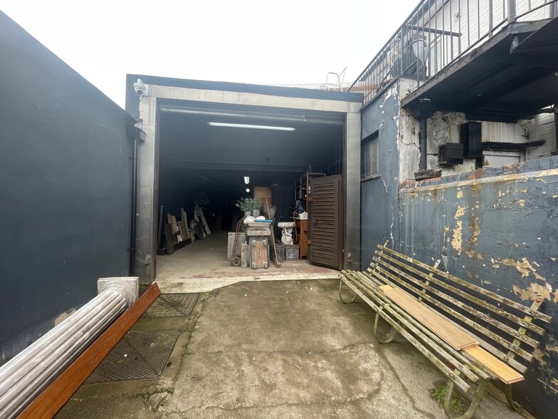 Rear of 38-40 High Street, Bagshot for lease - Interior Photo - Image 3 of 7