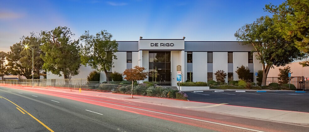 10941 La Tuna Cyn, Sun Valley, CA for lease - Building Photo - Image 3 of 25