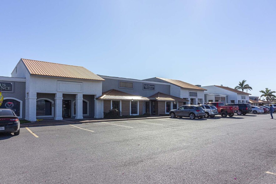 812-850 W Price Rd, Brownsville, TX for lease - Building Photo - Image 1 of 15