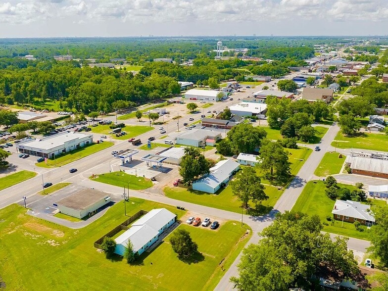 606-700 N Alston St portfolio of 3 properties for sale on LoopNet.com - Building Photo - Image 3 of 4