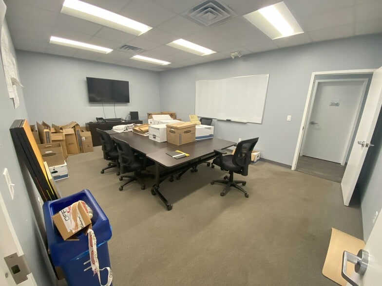 961 Michael Dr, Chesapeake, VA for lease - Building Photo - Image 2 of 20