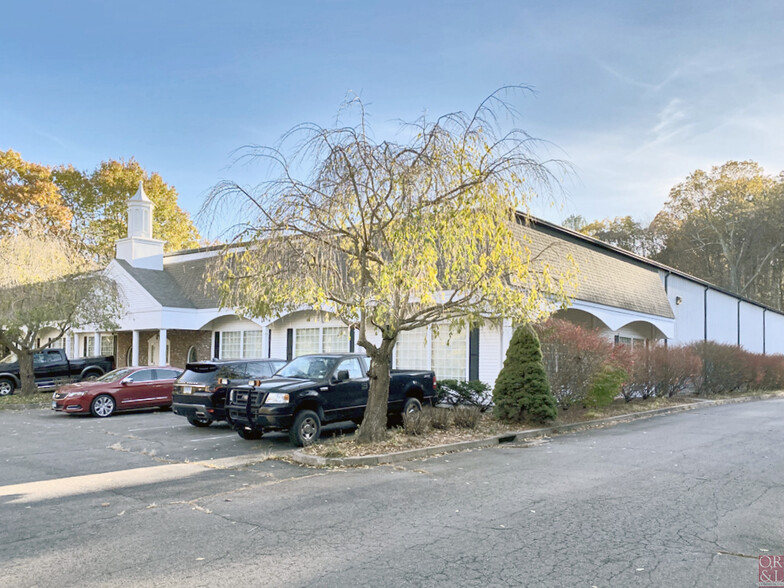 713 George Washington Tpke, Burlington, CT for sale - Primary Photo - Image 1 of 1