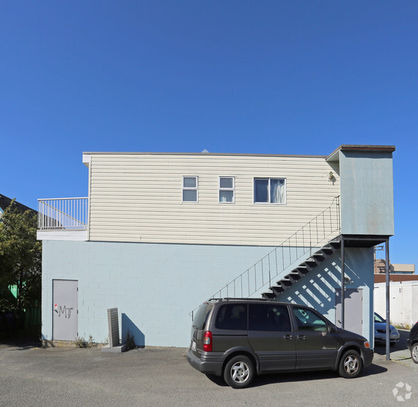 9783 3rd St, Sidney, BC for lease - Building Photo - Image 3 of 3