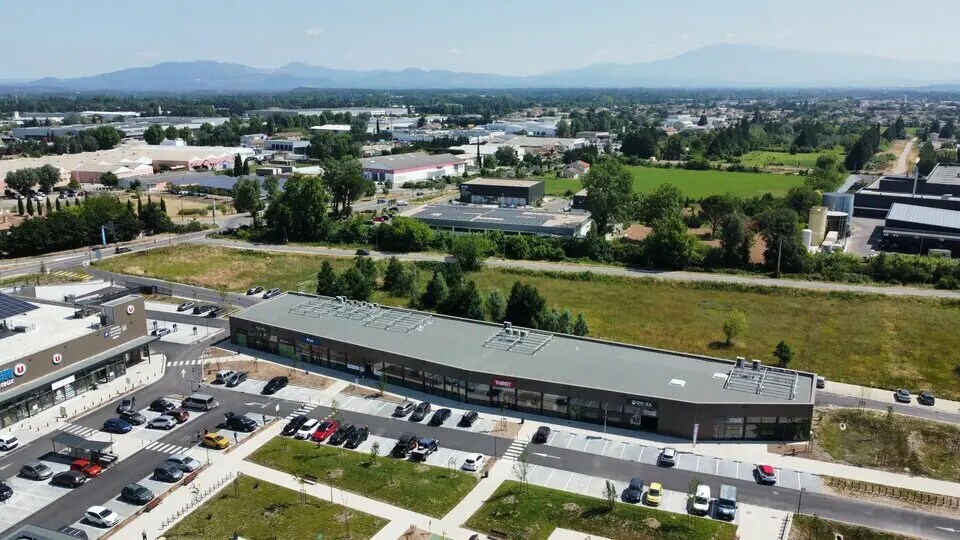 Retail in Monteux for lease - Aerial - Image 3 of 5