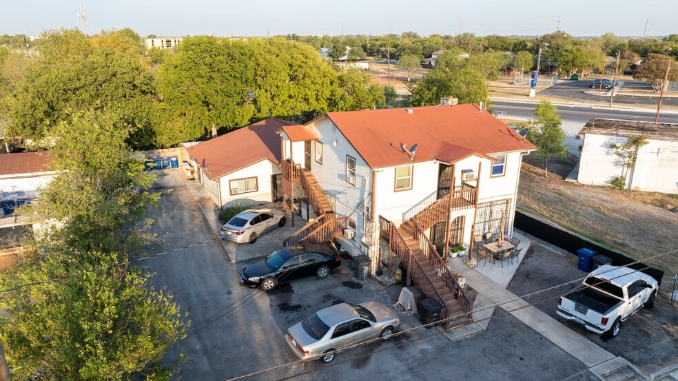 563 SW 39th St, San Antonio, TX for sale - Building Photo - Image 1 of 11