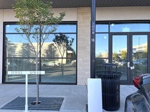 5320 Admiral Girouard St NW, Edmonton, AB for lease Interior Photo- Image 2 of 26