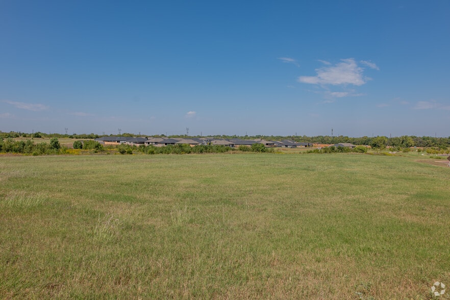 Founder's Park Blvd & W Tecumseh Rd, Norman, OK for sale - Building Photo - Image 1 of 10