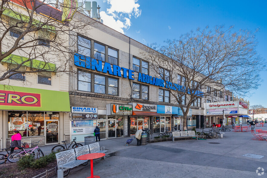 103-12-103-20 Roosevelt Ave, Corona, NY for lease - Building Photo - Image 2 of 6