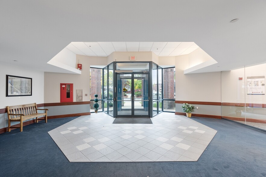 10 George St, Lowell, MA for lease - Lobby - Image 2 of 16