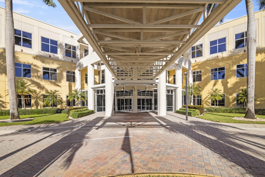 901 Peninsula Corporate Cir, Boca Raton, FL for lease - Building Photo - Image 2 of 19