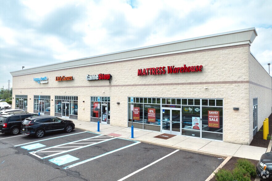 165 Levittown Pky, Levittown, PA for sale - Primary Photo - Image 1 of 1