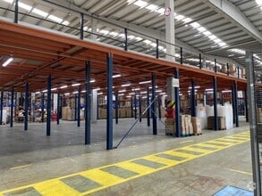 Calle Tesoro, 1, Cabanillas del Campo, Guadalajara for lease Interior Photo- Image 2 of 3