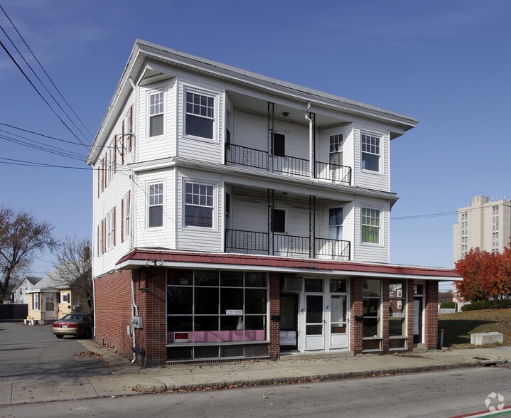 1753-1757 Cranston St, Cranston, RI for lease - Building Photo - Image 2 of 5